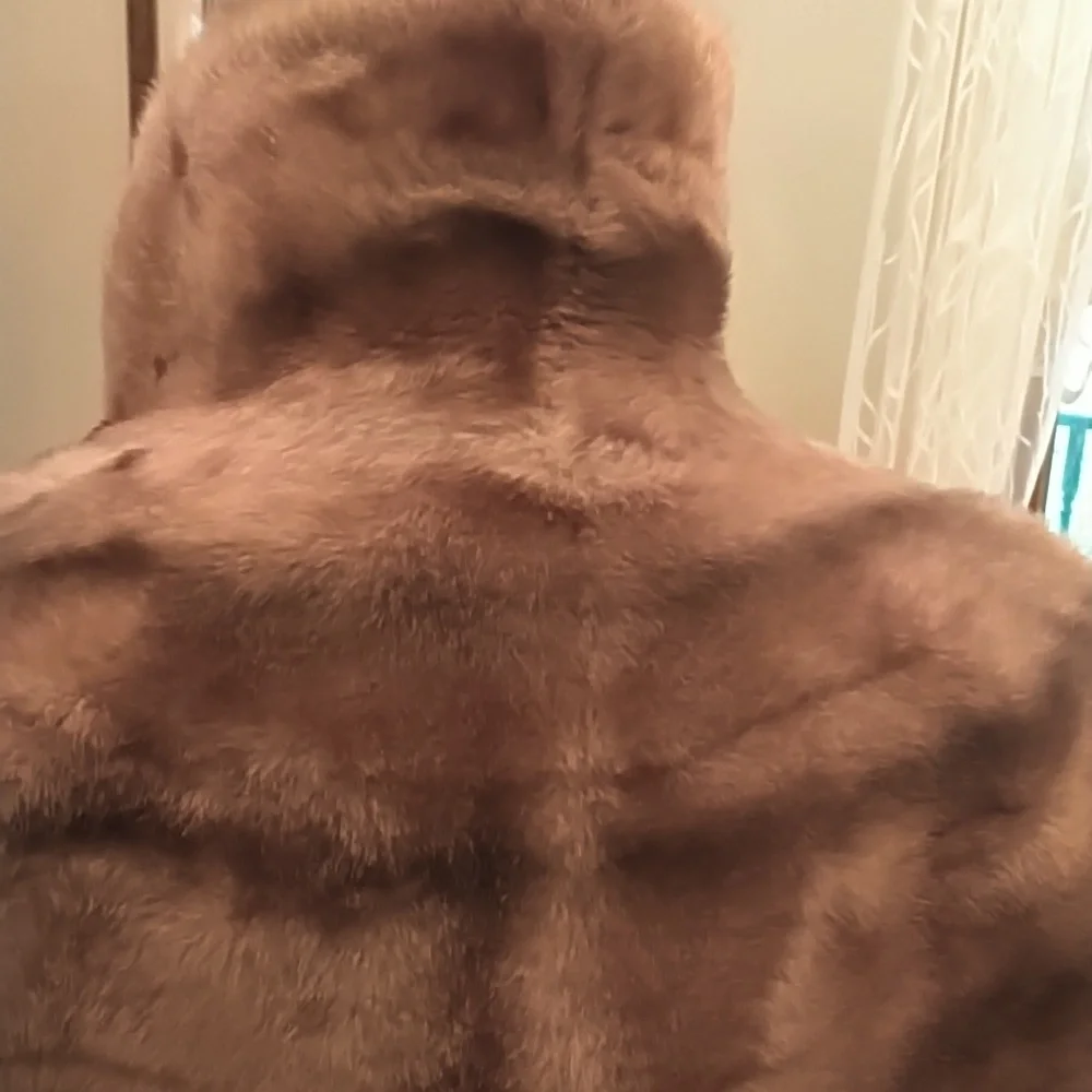 Women's elegant vintage 1950 faux fur shawl wrap by Regina Glenara Glenoit. - Picture 3 of 9